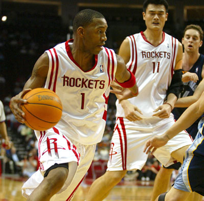 骑士本赛季吃到11场败仗时仅取14胜，上赛季为56胜11负（骑士本季仅14胜11负，上季曾达56胜11负）